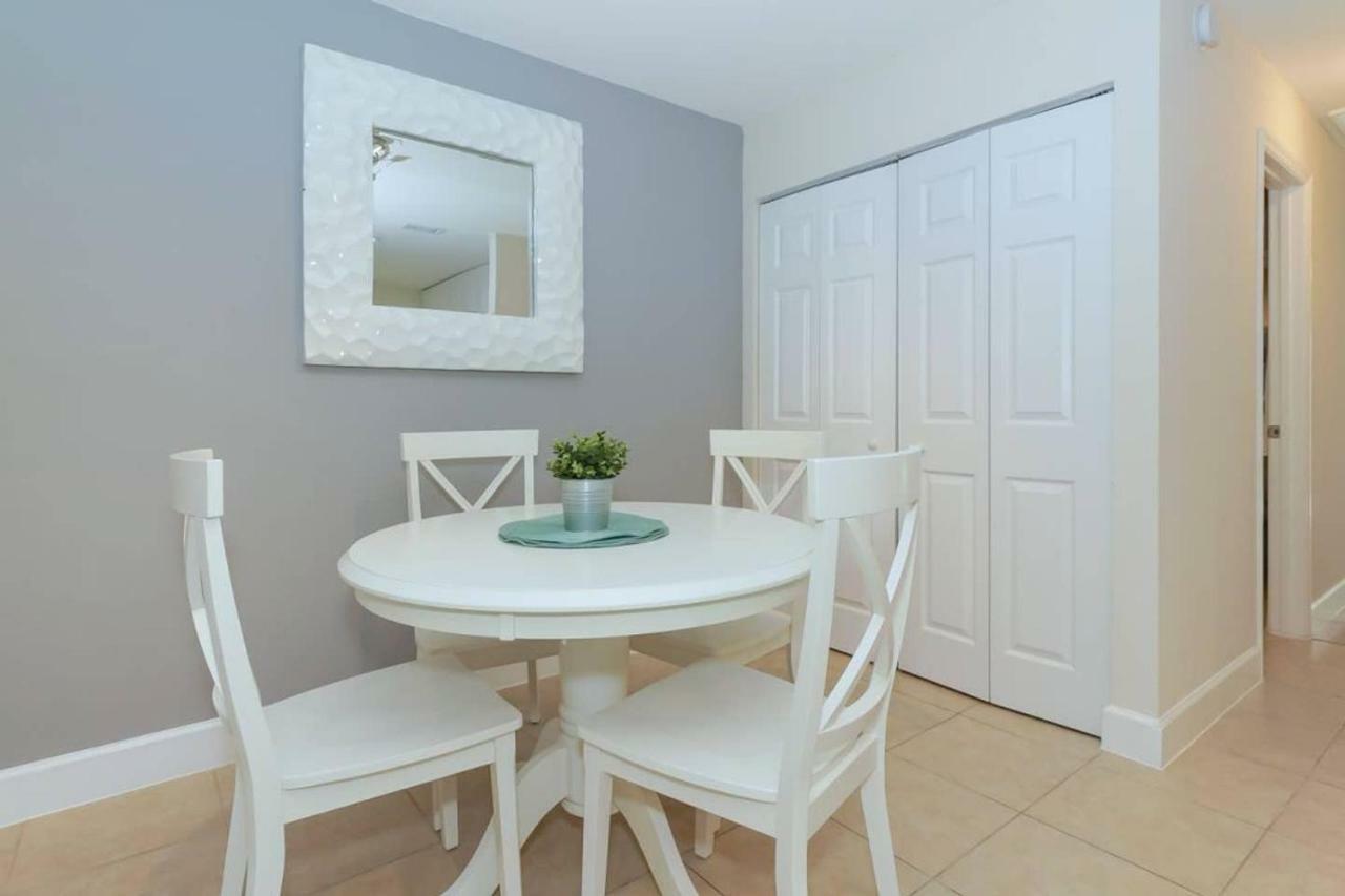 Lovely Cottage - Close To Siesta, Shops & Dining サラソータ エクステリア 写真